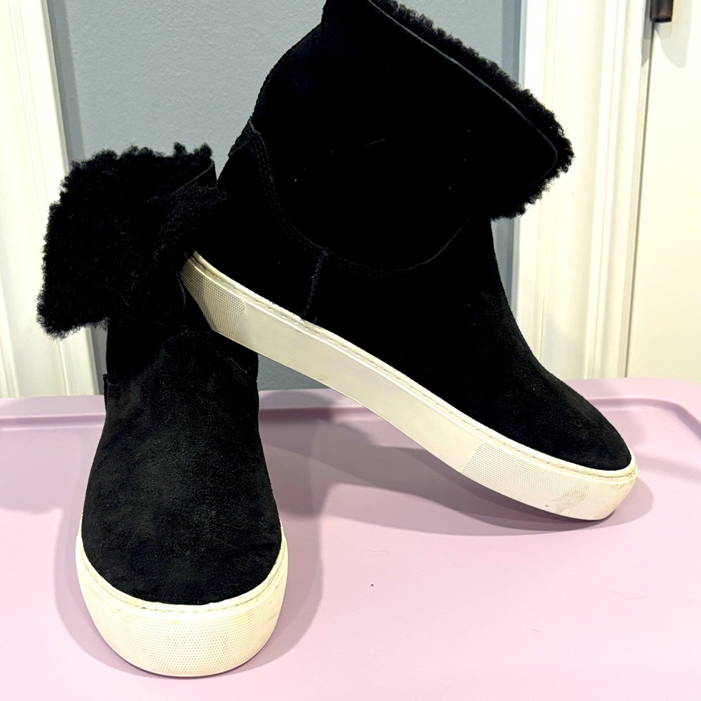 Ugg pull on boots brand new